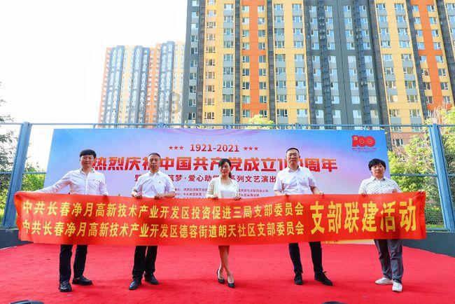 不知道怎么走“鱼骨线”?交警:不明白就上路,十本驾照都不够扣